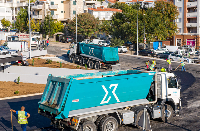 Kamioni i građevinska oprema kompanije Euromix Industrija u Crnoj Gori